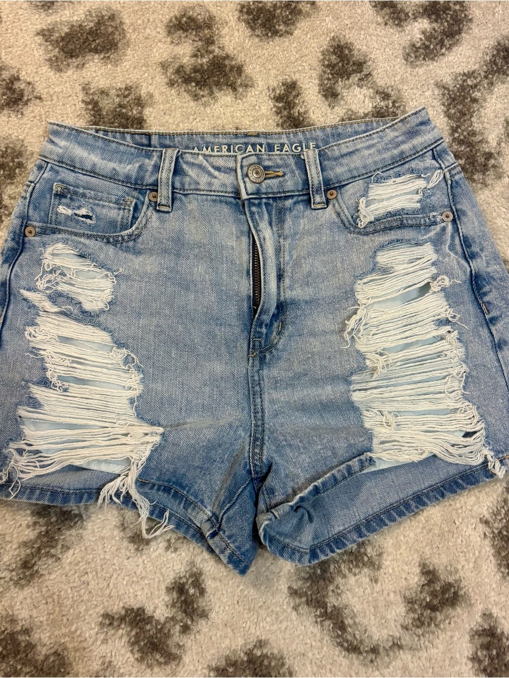 • light blue shorts •